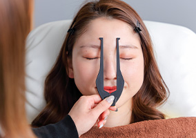 眉毛をデザイニングする