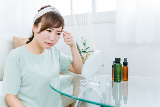 自眉が濃い人必見！眉マスカラの発色がよくなるアイテム「マスカラベース」って？