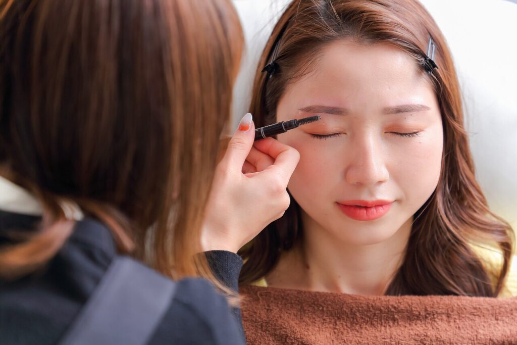 眉マスカラの使い方合ってる？あか抜け眉のコツをプロが伝授